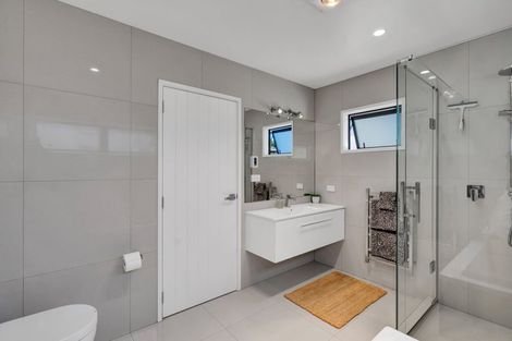 Photo of property in 15 Links Drive, Waiwhakaiho, New Plymouth, 4312