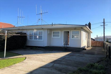 Photo of property in 6 Karaka Crescent, Levin, 5510