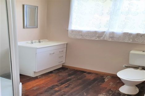 Photo of property in 21 Montgomery Avenue, Karori, Wellington, 6012