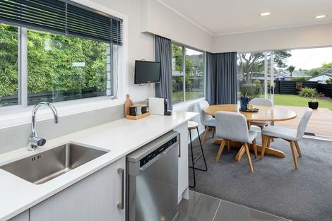 Photo of property in 11 Towra Place, Botany Downs, Auckland, 2010