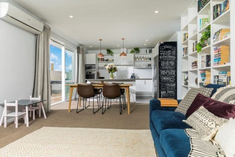 Photo of property in 5 Aporo Drive, Kumeu, 0810