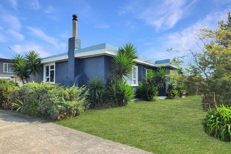 Photo of property in 26 Pratt Avenue, Foxton Beach, Foxton, 4815