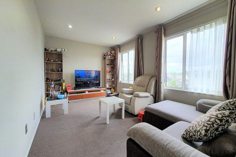 Photo of property in 27 Mulroy Place, Pinehill, Auckland, 0632