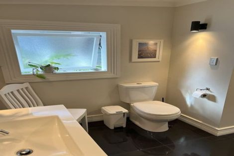 Photo of property in 2/2 Kiteroa Terrace, Rothesay Bay, Auckland, 0630