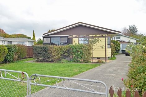 Photo of property in 1 Lowes Place, Solway, Masterton, 5810