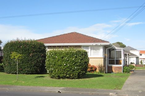 Photo of property in 2/57 Orams Road, Hillpark, Auckland, 2102