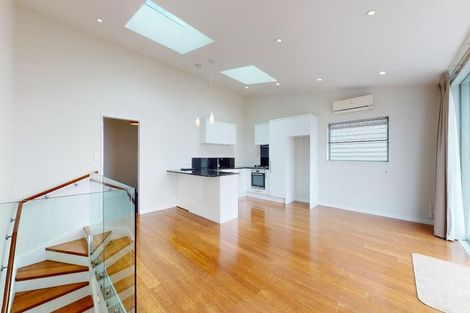 Photo of property in 352 Queens Drive, Lyall Bay, Wellington, 6022