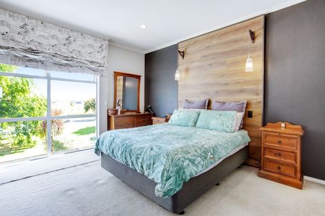 Photo of property in 16 Willow Camp Road, Takanini, 2112