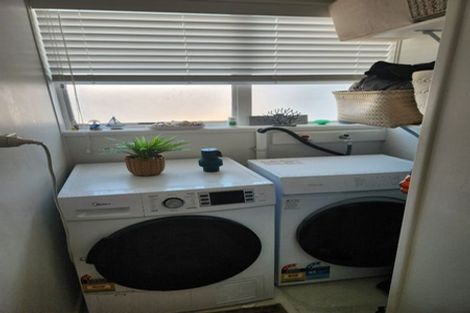 Photo of property in 1/38 William Souter Street, Forrest Hill, Auckland, 0620