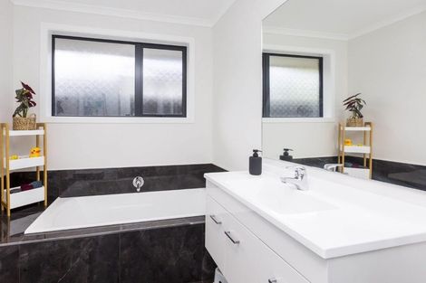 Photo of property in 115 Mawai Hakona Drive, Wallaceville, Upper Hutt, 5018