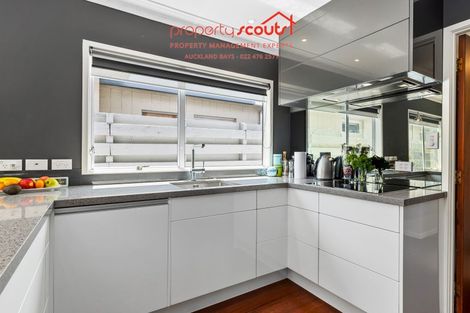 Photo of property in 2/139 Shakespeare Road, Milford, Auckland, 0620