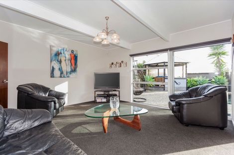 Photo of property in 59 Mcfadzean Drive, Blockhouse Bay, Auckland, 0600
