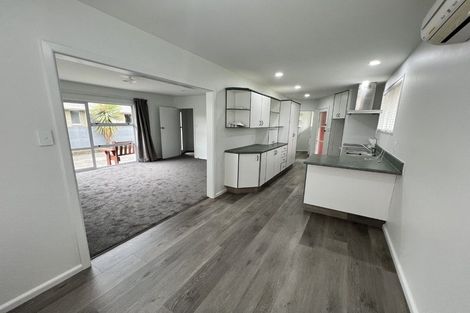 Photo of property in 16 Sarabande Avenue, Redwood, Christchurch, 8051