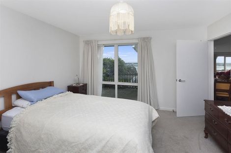 Photo of property in 19 The Brae, Mount Pleasant, Christchurch, 8081