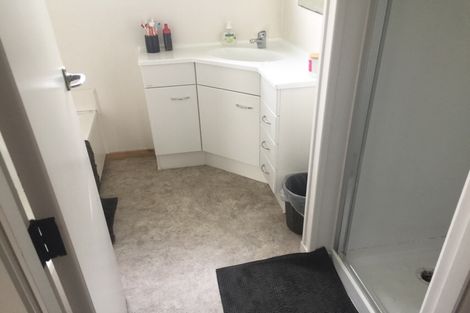 Photo of property in 4 Stallard Place, Glen Eden, Auckland, 0602