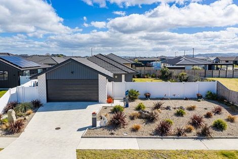 Photo of property in 4 Te Taniwha Road, One Tree Point, 0118