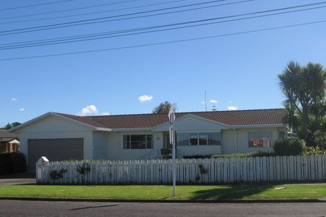 Photo of property in 5 Hinekohu Street, New Lynn, Auckland, 0600