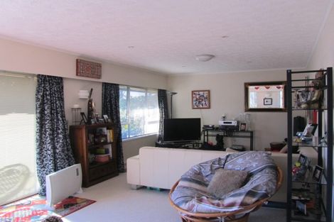 Photo of property in 1/36 Saddleback Rise, Murrays Bay, Auckland, 0630