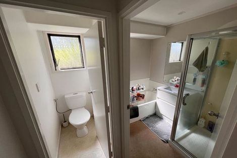 Photo of property in 9 Pavola Grove, Glenfield, Auckland, 0629