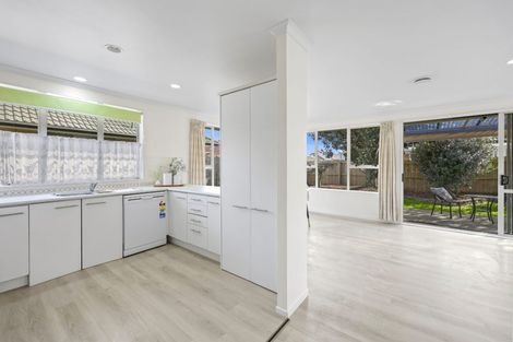 Photo of property in 14 Fernbrook Close, Burswood, Auckland, 2013