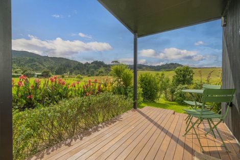 Photo of property in 19 Victoria Street, Coromandel, 3506
