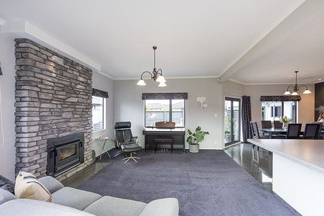 Photo of property in 37 Chestnut Close, Kelvin Grove, Palmerston North, 4414