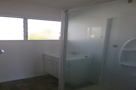 Photo of property in 39 Manhattan Heights, Glendene, Auckland, 0602