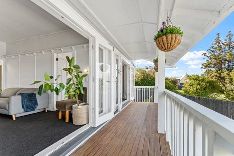 Photo of property in 18 Penton Road, Stanmore Bay, Whangaparaoa, 0932
