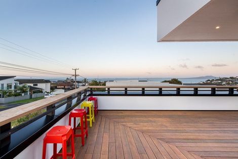 Photo of property in 1/2-4 Miri Road, Rothesay Bay, Auckland, 0630