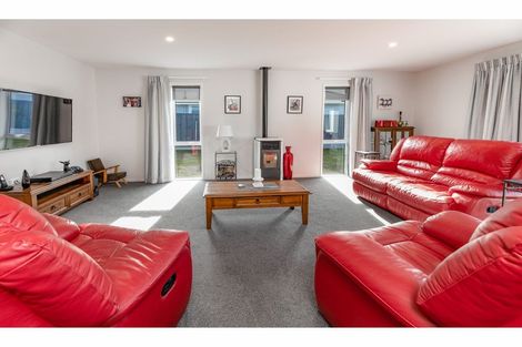 Photo of property in 31 Watkins Drive, Rangiora, 7400