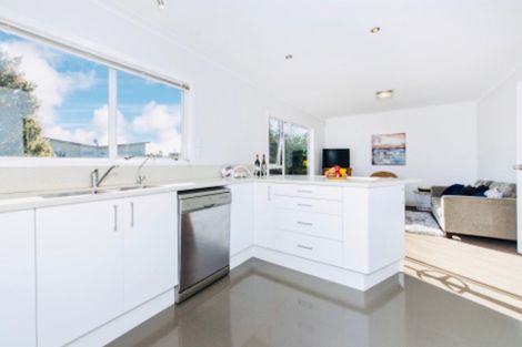 Photo of property in 24 Venus Place, Half Moon Bay, Auckland, 2012