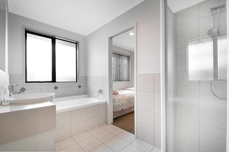 Photo of property in 14 Fairford Avenue, Henderson, Auckland, 0612