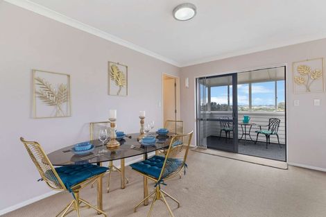 Photo of property in 5 Hocken Place, Mangere Bridge, Auckland, 2022