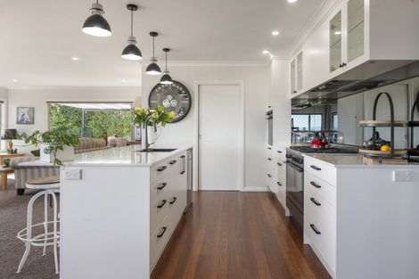 Photo of property in 18 Peregrine Place, Kinloch, Taupo, 3377