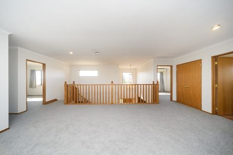 Photo of property in 122 Pacific Drive, Fitzherbert, Palmerston North, 4410