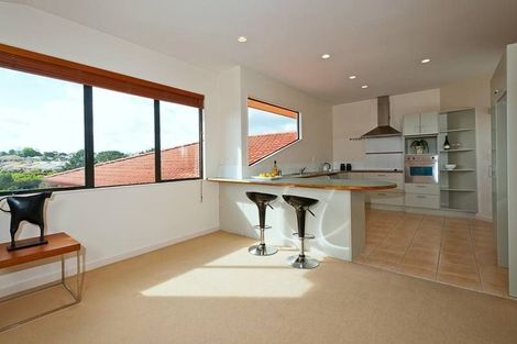 Photo of property in 11 Trotting Terrace, Fairview Heights, Auckland, 0632