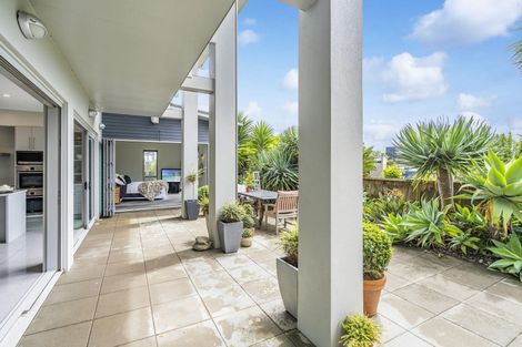 Photo of property in 18 Olliver Grove, Waikanae Beach, Waikanae, 5036