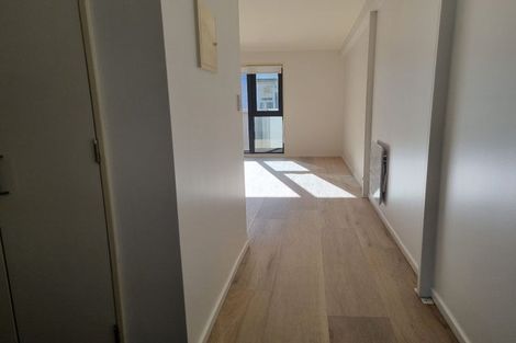 Photo of property in Pirie Street Townhouses, 2/35 Pirie Street, Mount Victoria, Wellington, 6011