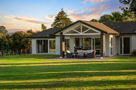 Photo of property in 1 Ngaire Close, Wainui, Silverdale, 0994