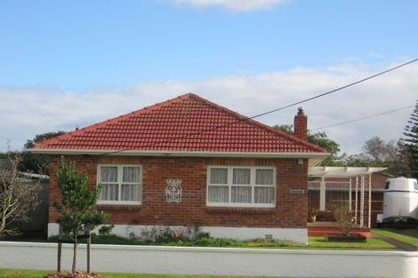 Photo of property in 10 Peachgrove Road, Te Atatu Peninsula, Auckland, 0610