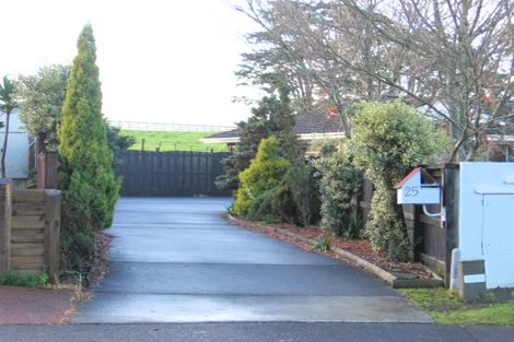 Photo of property in 25 Elsted Place, Goodwood Heights, Auckland, 2105