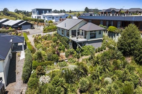 Photo of property in 3 Kapurau Lane, Merrilands, New Plymouth, 4312