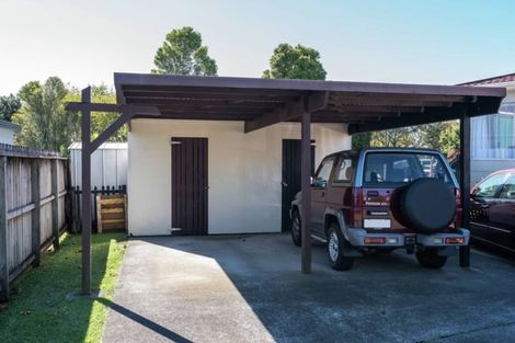 Photo of property in 2/1 Dalwhinnie Parade, Highland Park, Auckland, 2010