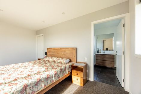 Photo of property in 47 Atlantic Drive, Fitzherbert, Palmerston North, 4410