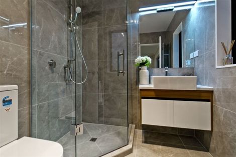 Photo of property in 28 Bernleigh Terrace, West Harbour, Auckland, 0618