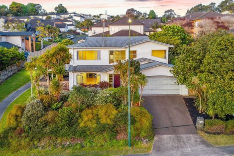 Photo of property in 31 Harrowglen Drive, Northcross, Auckland, 0632
