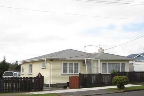 Photo of property in 8 Broadway, Waitara, 4320