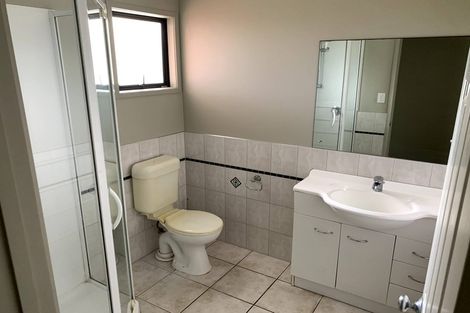 Photo of property in 2/17 Kennedy Avenue, Forrest Hill, Auckland, 0620