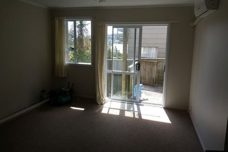 Photo of property in 31 Omega Street, Newlands, Wellington, 6037