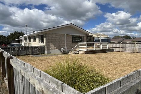 Photo of property in 2/37 Riverside Road, Orewa, 0931